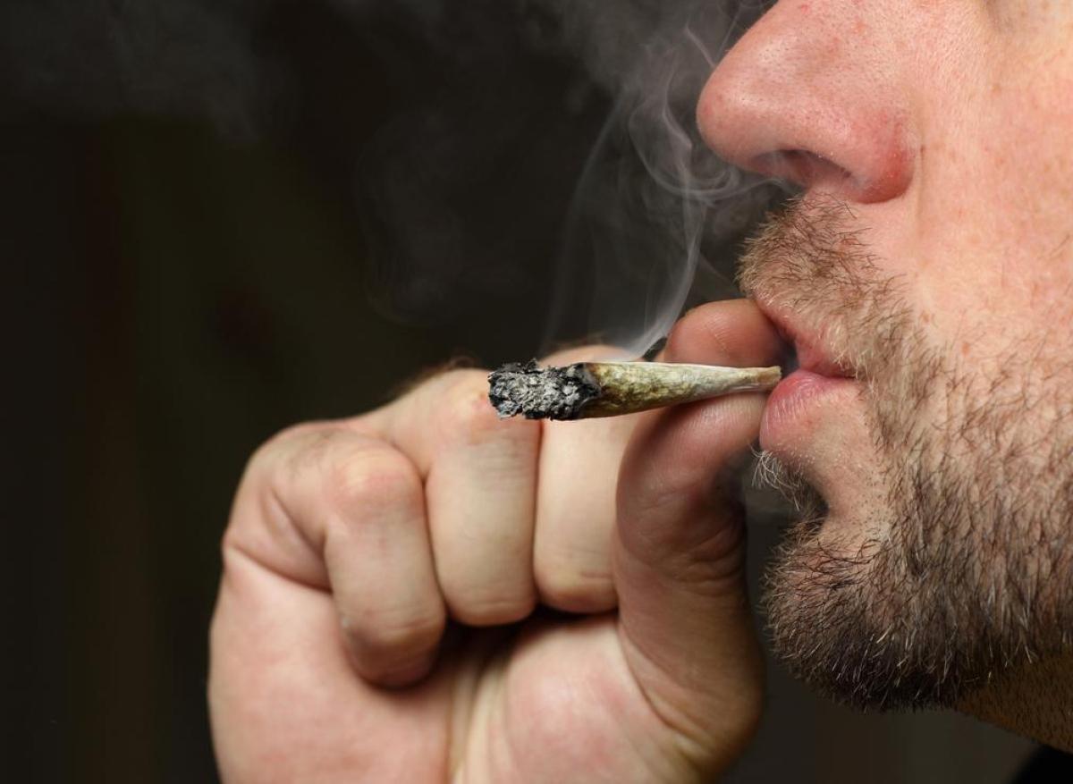 Un risque d'infarctus précoce plus élevé chez les fumeurs de cannabis