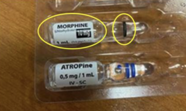 Une ampoule de morphine dans une boîte d’atropine