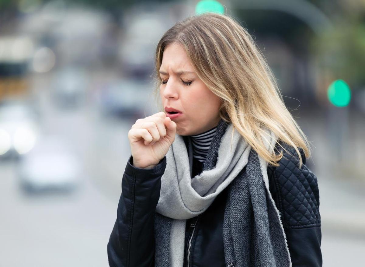 Toux, yeux qui piquent, nez qui coule... Que faire face aux allergies de l'hiver ? 