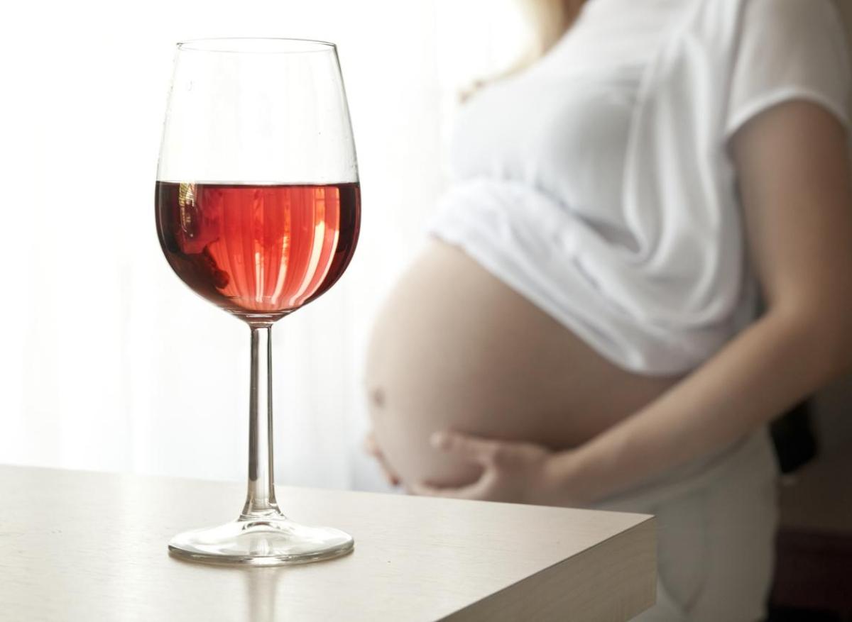 Boire un peu d'alcool pendant la grossesse altère le cerveau des bébés
