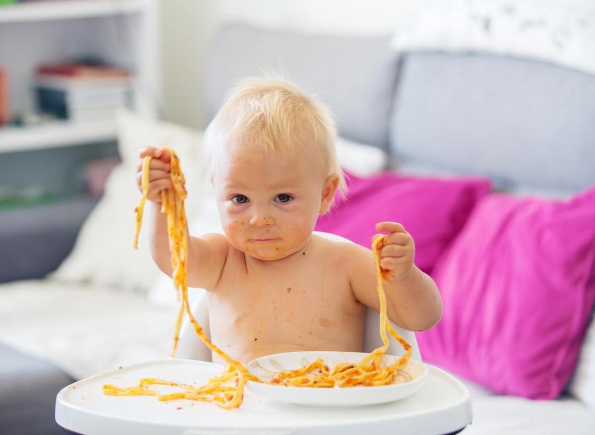 Que faire si votre enfant jette sa nourriture ?