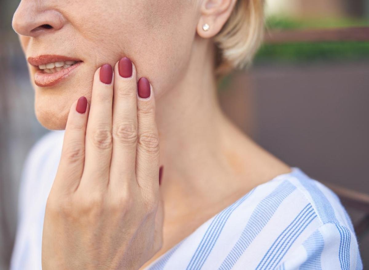 Par peur de soigner sa dent cassée, elle s'abime sérieusement... les poumons