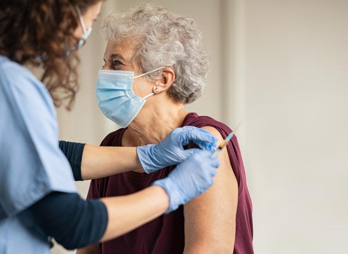 Covid-19 : pourquoi certaines personnes vaccinées à deux doses font des formes graves