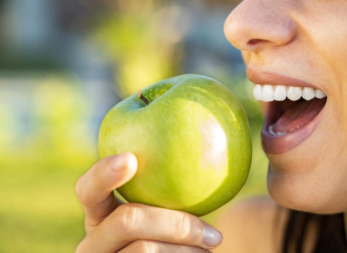 Flavonols : pourquoi manger des pommes protège les personnes âgées 