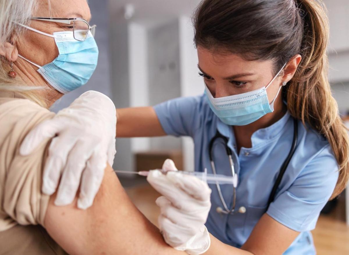 Covid-19 et grippe : la Haute autorité de Santé recommande un rappel pour les plus fragiles à l'automne