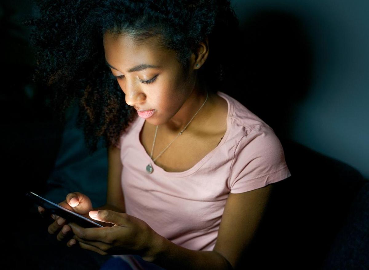Addiction : faut-il priver nos adolescents des réseaux sociaux ?