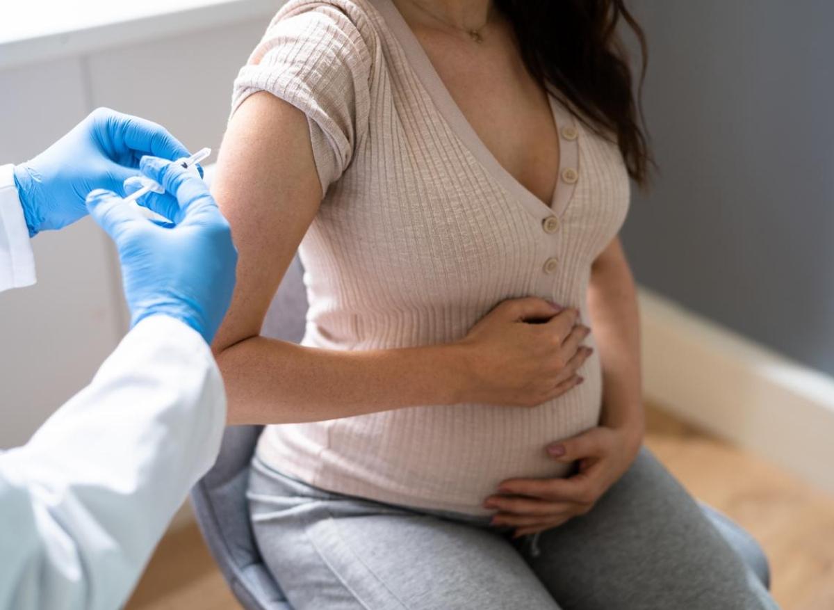 Covid : les vaccins à ARNm protègent les femmes enceintes des formes graves