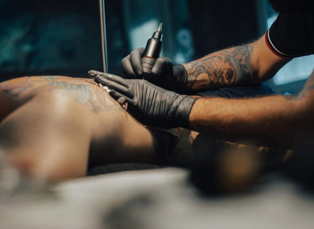 Le tatouage augmente-t-il le risque de cancer ?