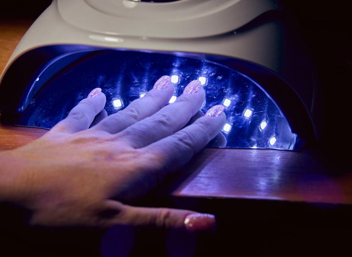 Cancer de la peau, ADN endommagé : attention aux lampes UV qui sèchent le vernis