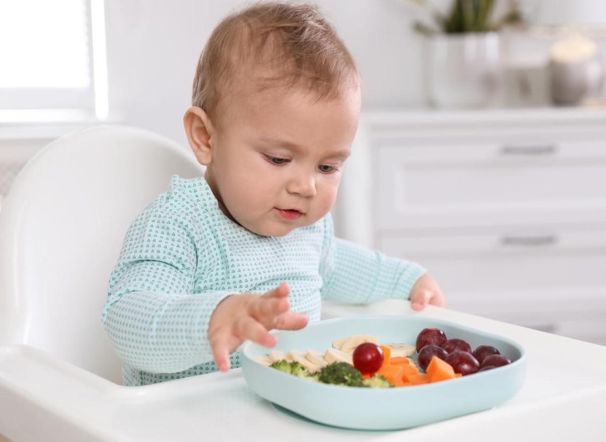Comment savoir si un enfant est prêt à se nourrir seul ?
