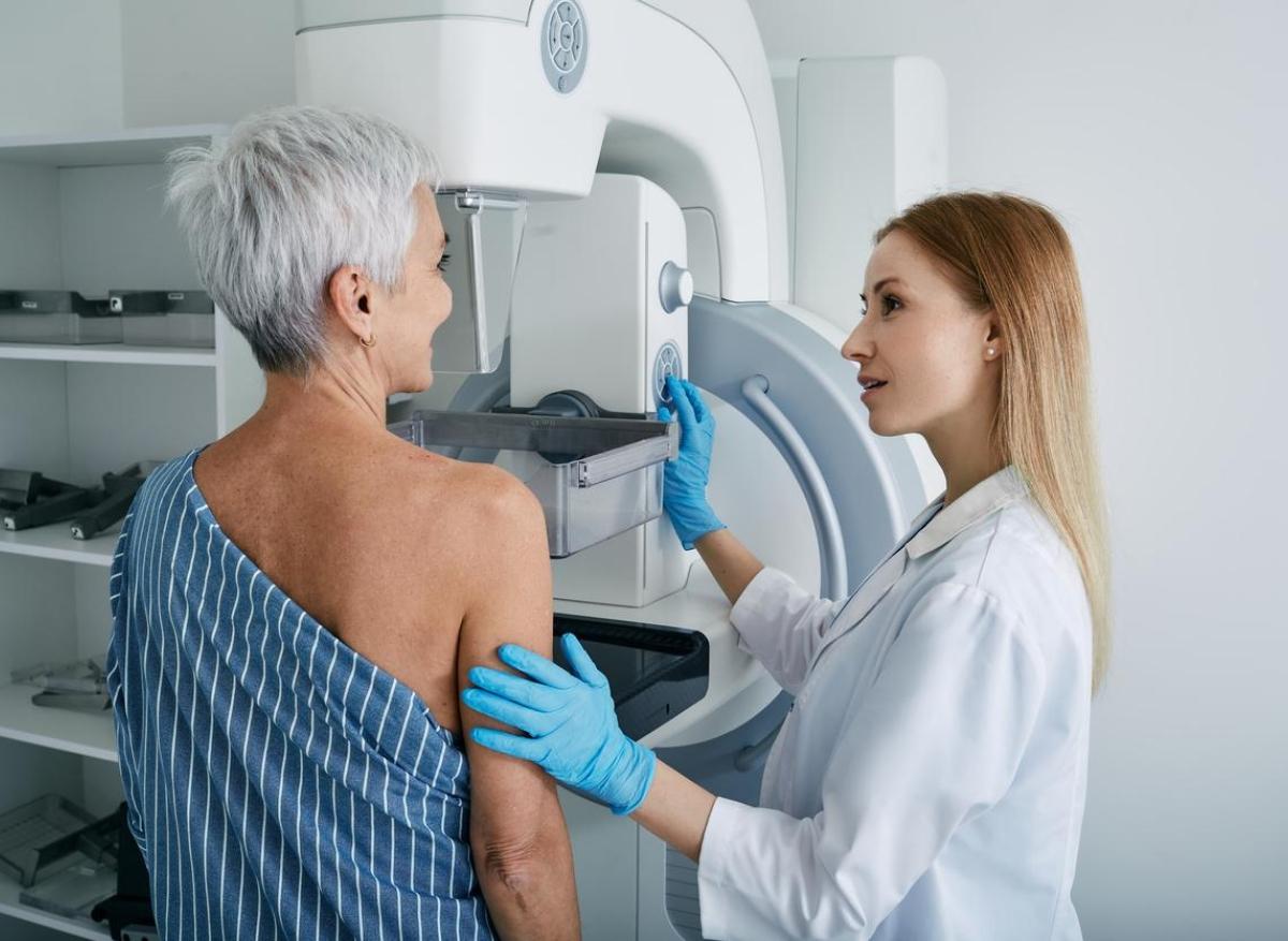 Cancer du sein : à quel âge devrait-on faire des mammographies ?