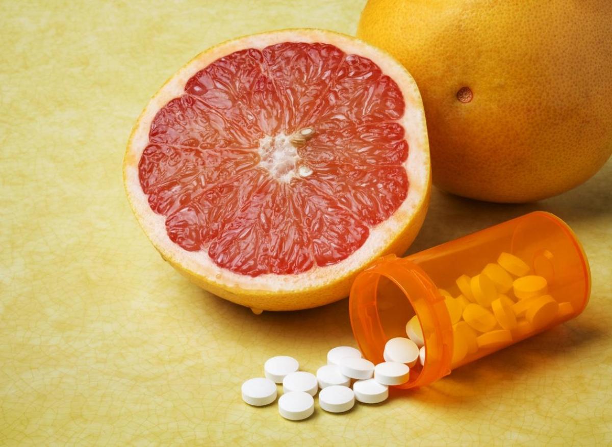 Fruits, édulcorants… ces aliments qui réduisent l’efficacité des médicaments