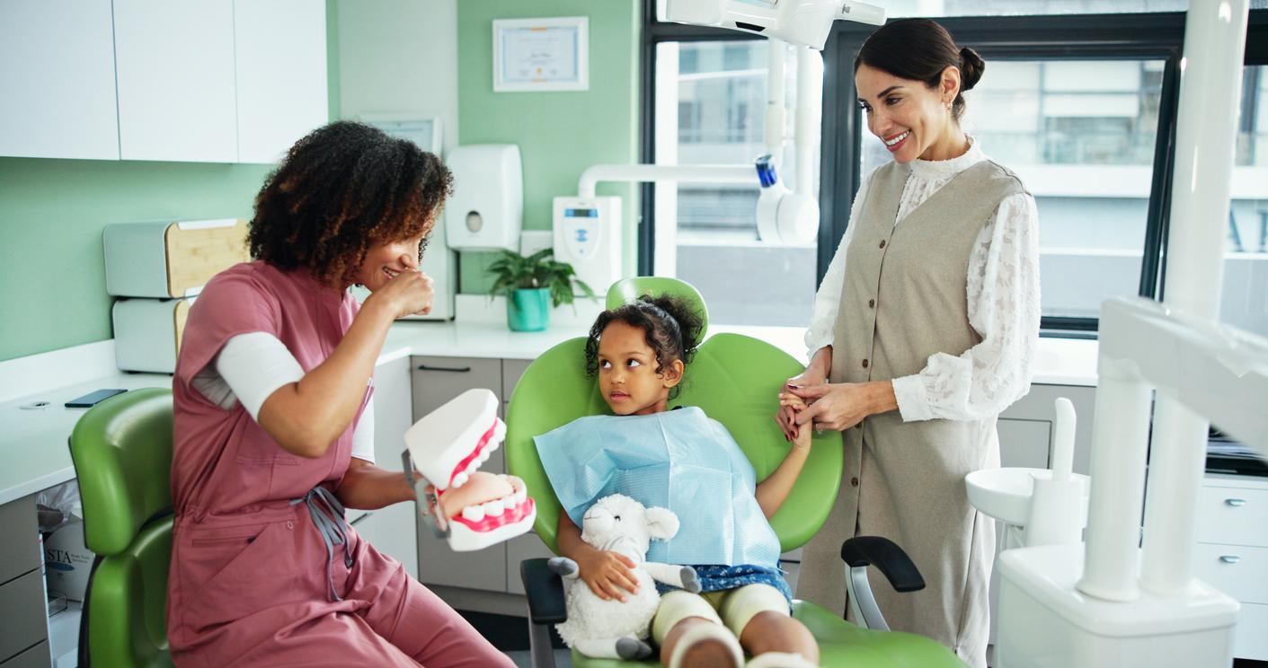 Dentiste : quelles sont les habitudes à prendre dès le plus jeune âge ?