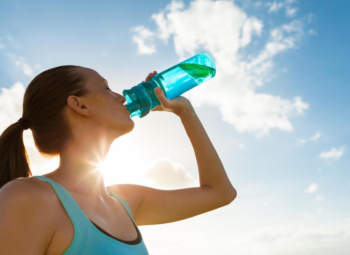 Canicule : que faut-il manger et boire quand il fait très chaud ? 