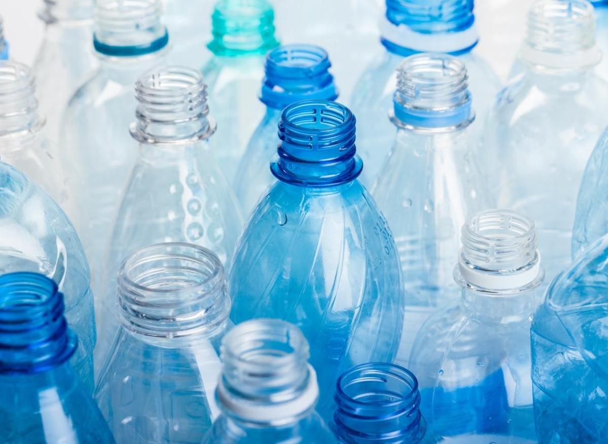Voici pourquoi il ne faut jamais réutiliser une bouteille en plastique une fois l’eau finie