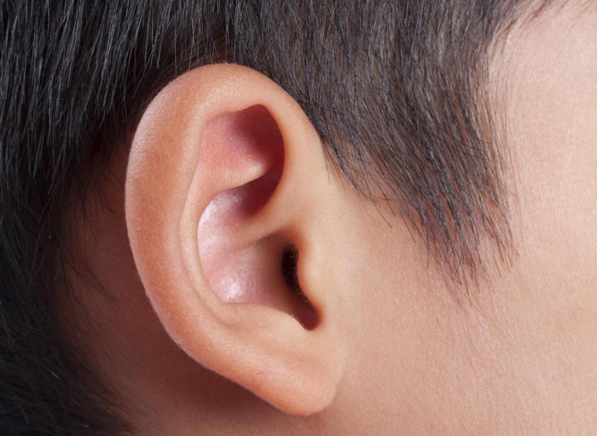 Grâce à la thérapie génique, un enfant sourd entend pour la première fois