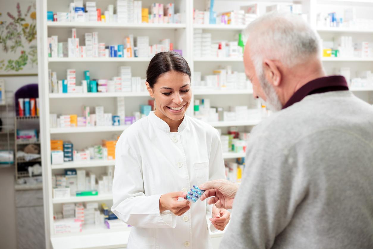 Les titulaires du DEUST préparateur autorisés à délivrer des médicaments en pharmacie