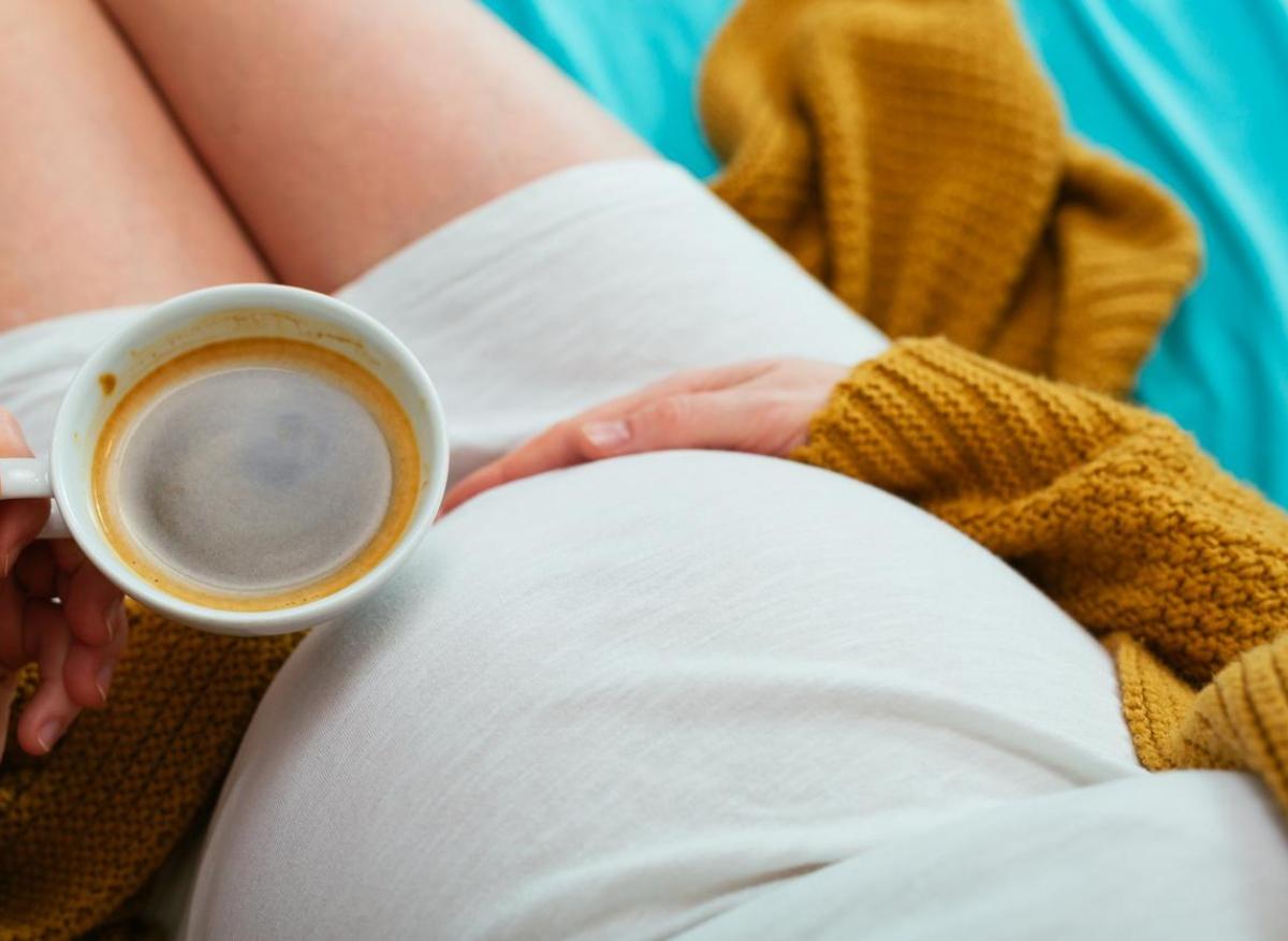 Grossesse : boire du café augmente les risques d’avoir des enfants plus petits