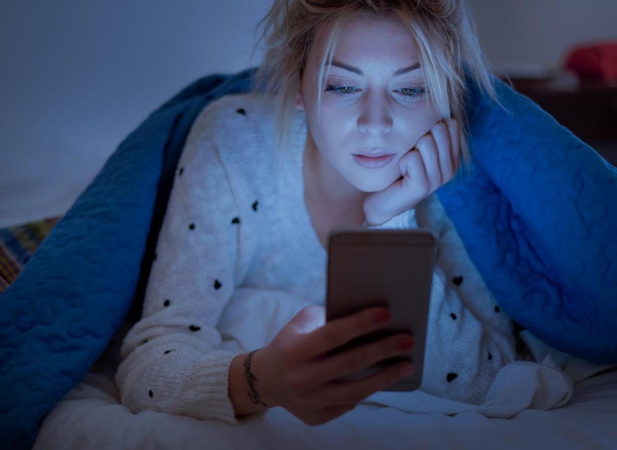 Sommeil : ne laissez pas votre téléphone sur la table de nuit !