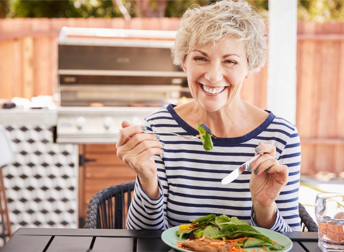 3 changements alimentaires que devraient adopter les femmes de plus de 50 ans